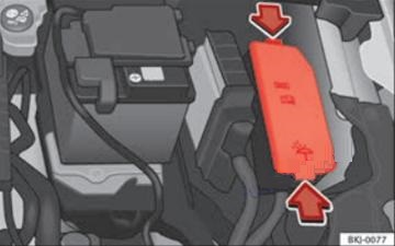 SEAT Ibiza (2017 - 2026) Engine Compartment Fuse Box Location Fig 2