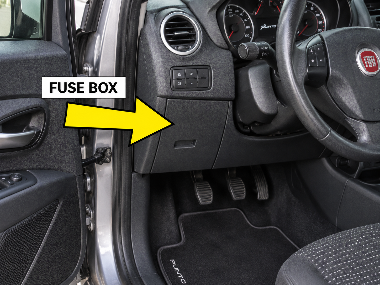 Fiat Punto (2012) Passenger Compartment Fuse Box Location